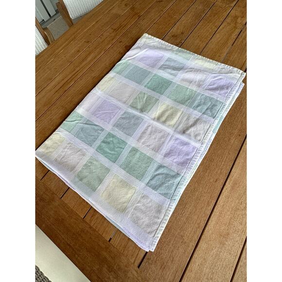 Tablecloth Pastel Small Squares Plaid 74" x 54" One spot - Picture 5 of 5